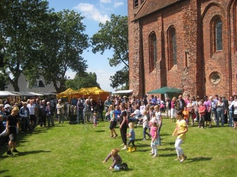 Moi Eevm markt rondom het kerkje van Termunten 16 augustus 12-17.00 uur. — Gratis in Groningen