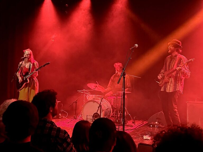 Ayoub – En verbied de vogels om te fluiten @ SPOT / De Oosterpoort — Muziek in Groningen