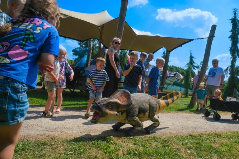 Dinofestival bij Landgoed Tenaxx in Groningen